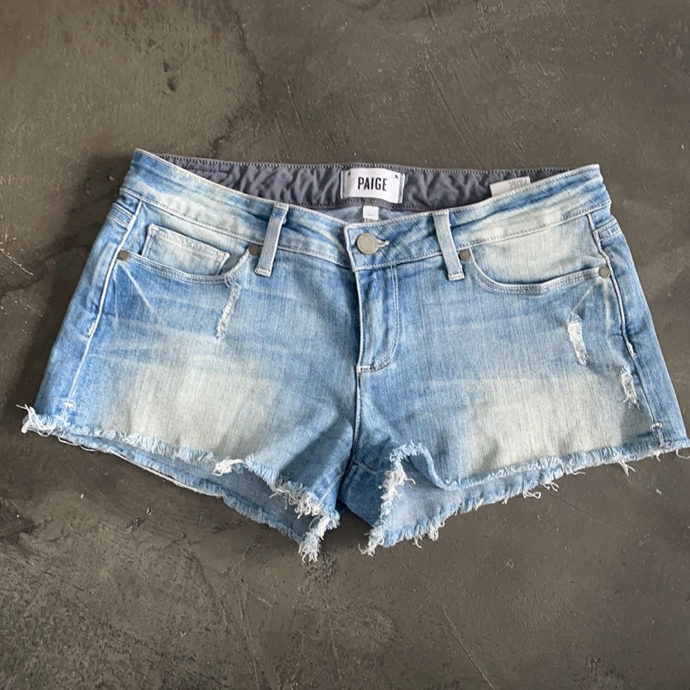 Paige cutoff shorts 💙